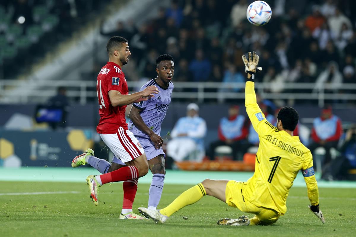 La definición de Vinicius ante el portero egipcio Mohamed El-Shenawy de Al Ahly.