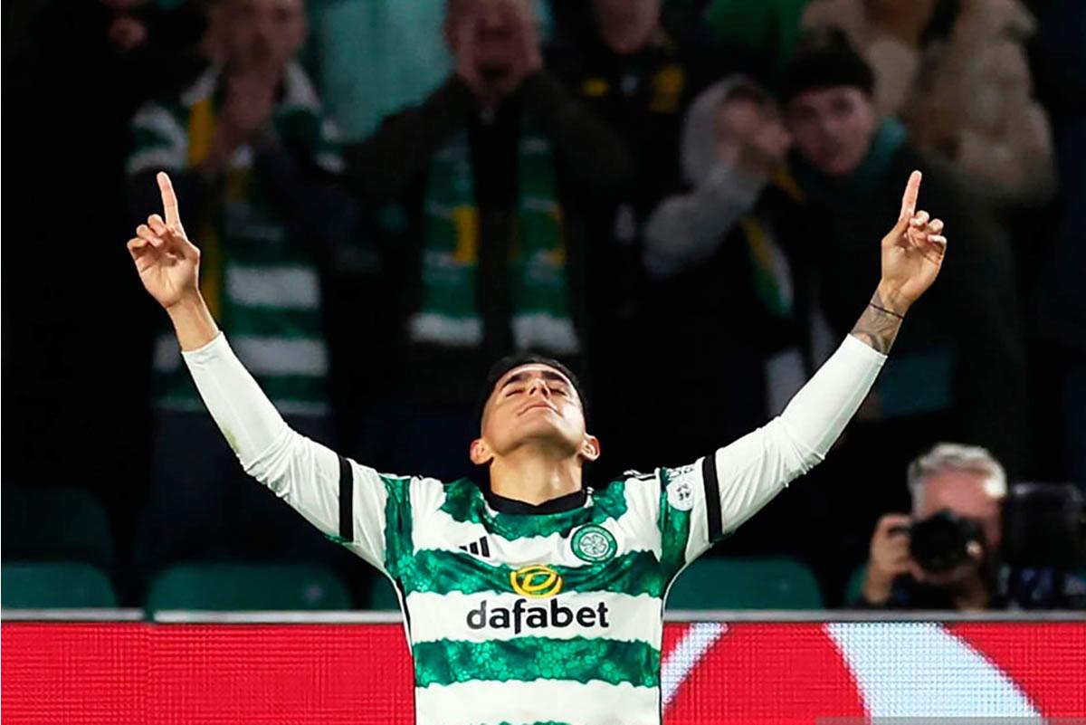 Así celebró Luis Palma antes de que fuera anulado su golazo.
