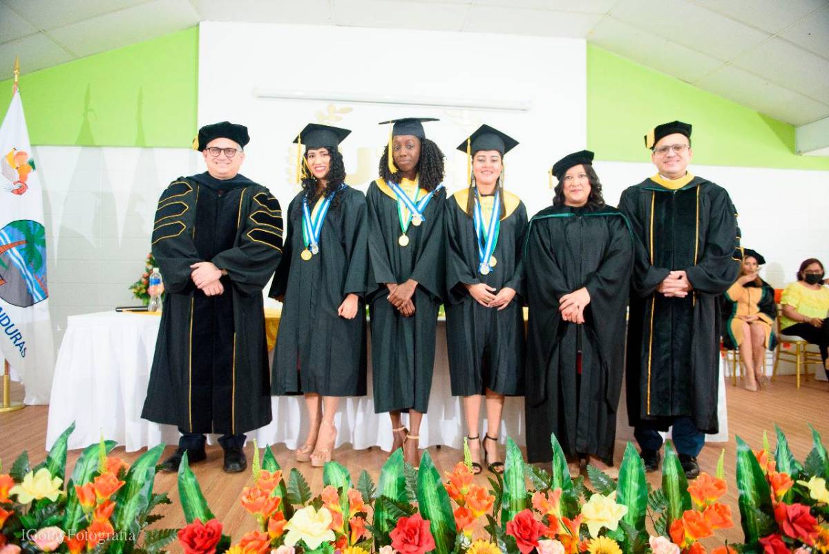 UTH de La Ceiba gradúa a 60 nuevos profesionales