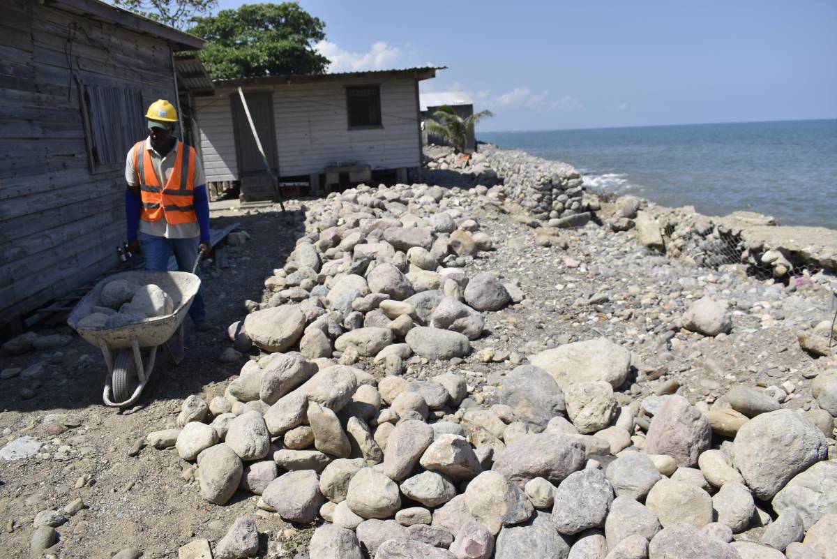 “New York”, la pequeña franja de La Ceiba que el mar amenaza con desaparecer