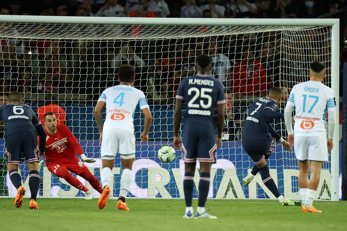 El lanzamiento de penal de Kylian Mbappé para el triunfo del PSG.