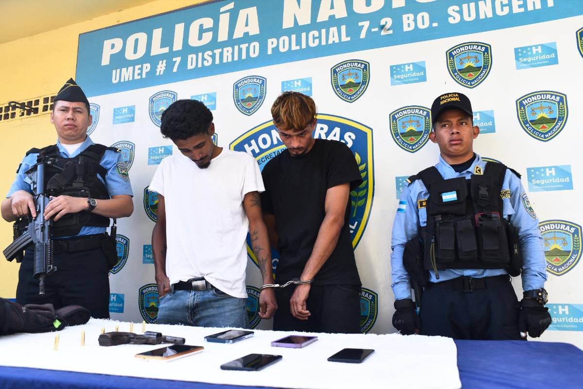 Capturan a dos individuos cuando asaltaban un bus