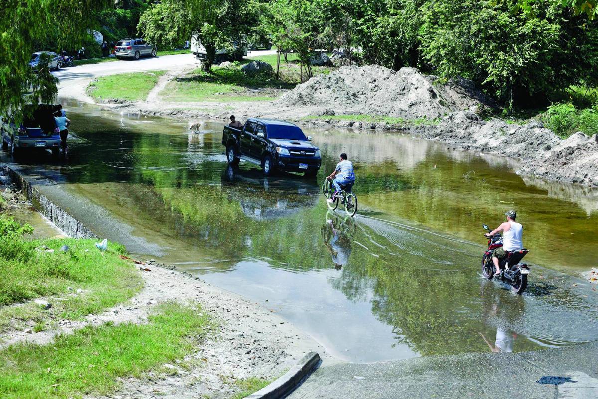 Se han realizado algunos trabajos anteriormente, pero no son suficientes, por lo que cada vez que llueve las autoridades proceden a cerrar con el fin de evitar tragedias humanas y pérdidas materiales.