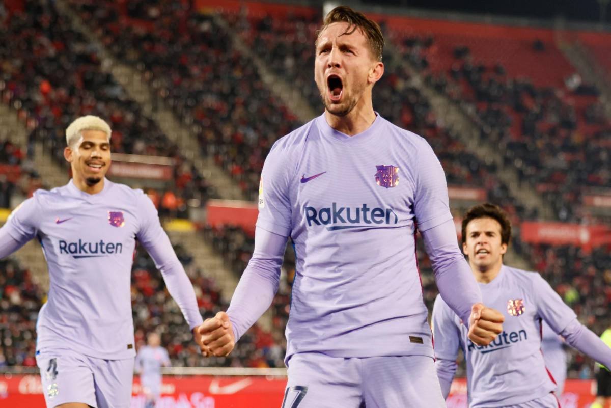 Luuk de Jong celebrando el gol que le dio la victoria al Barcelona en su primer partido del 2022.