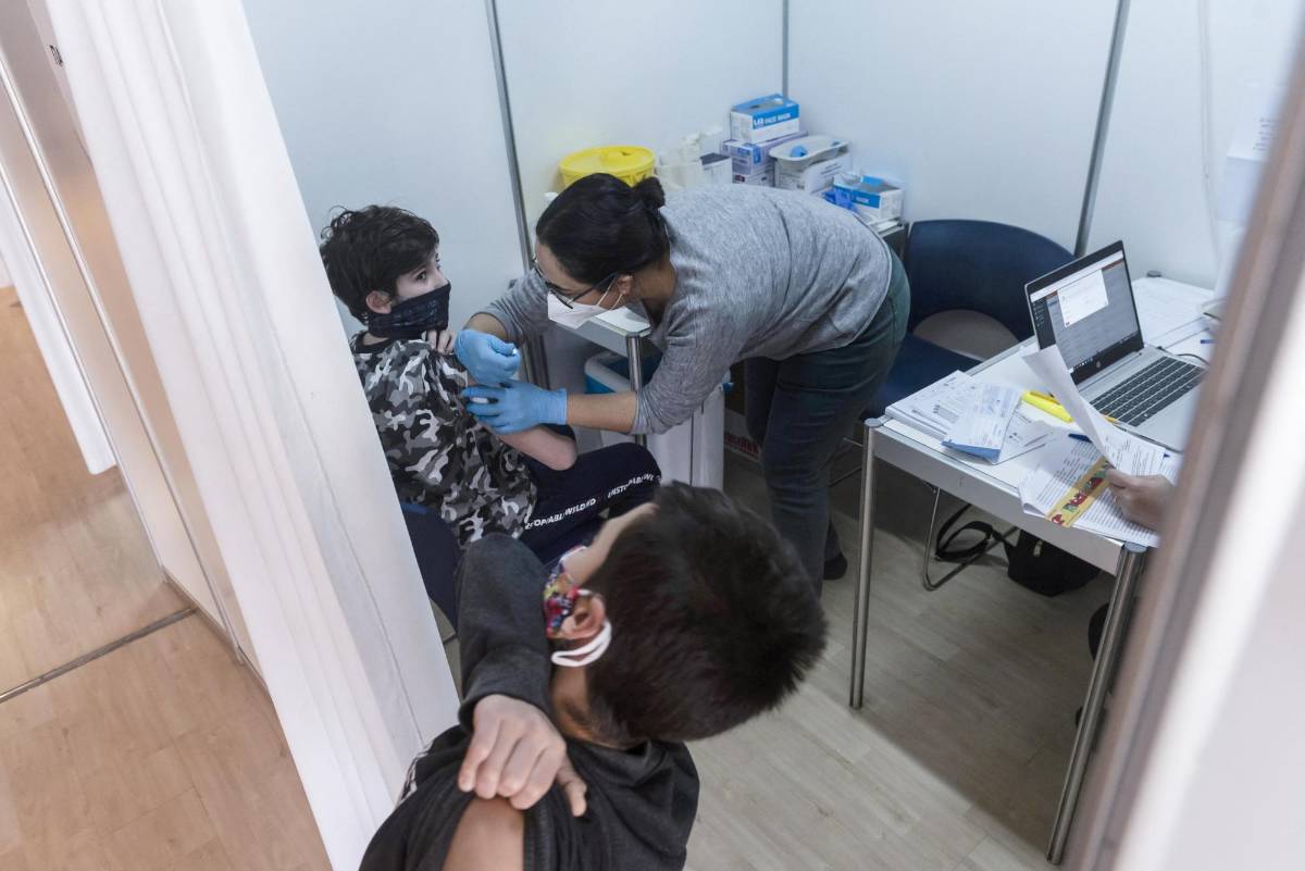 Acusan a una madre de secuestrar a sus hijos para impedir su vacunación en España