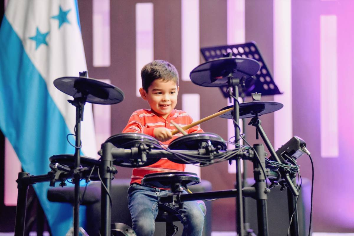 Academia de Artes Oviedo cierra el año con presentación navideña