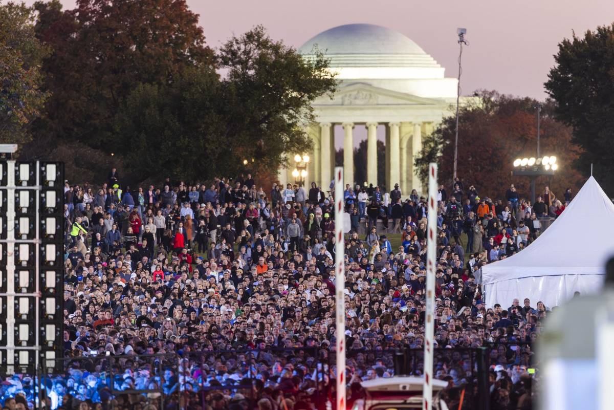 Manifestantes pro Palestina abuchean a Harris junto a su simbólico mitin en Washington
