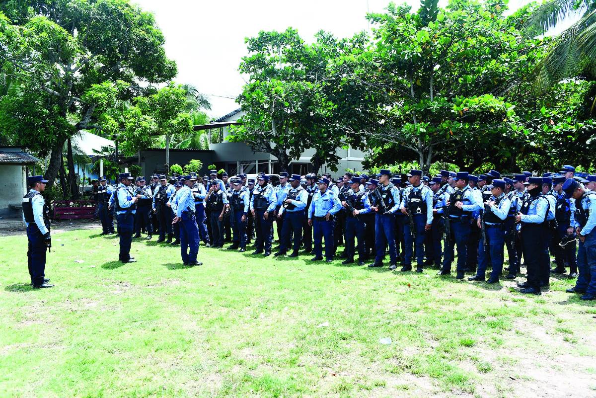 Las autoridades de Seguridad instalaron de manera permanente un campamento policial con el fin de darles seguridad.