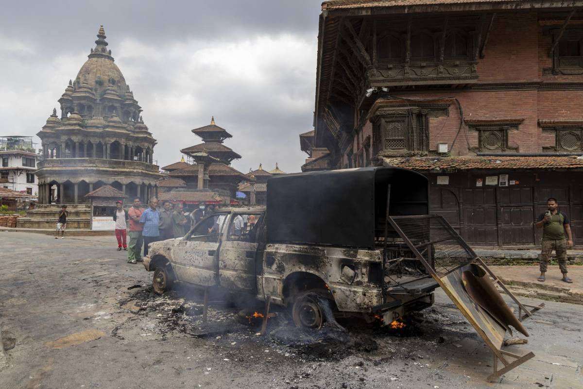 Caos en Nepal: Manifestantes queman el Parlamento tras prohibición de redes sociales