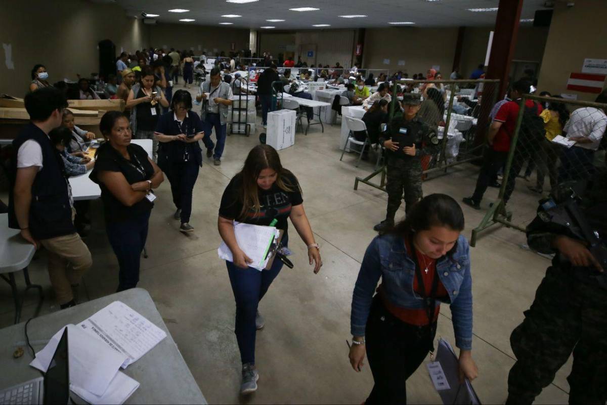 Hermetismo: prensa no puede ingresar a escrutinio de Libre, pero sí del PN y PL