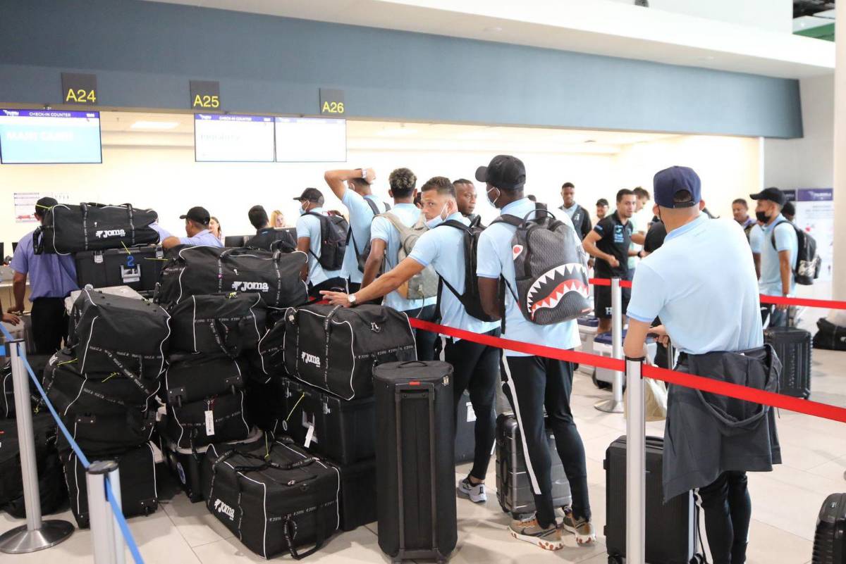 Los seleccionados nacionales viajaron a Estados Unidos para encarar el amistoso ante Islandia.