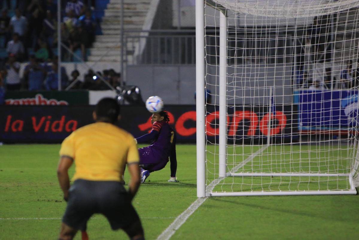 El lanzamiento de Luis Palma desde los once metros.