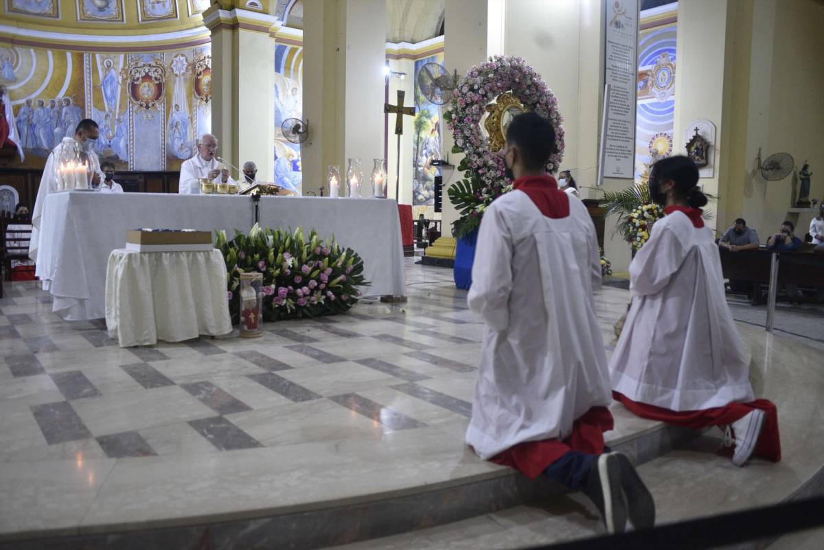 El obispo Ángel garachana celebró ayer la última misa como obispo diocesano.