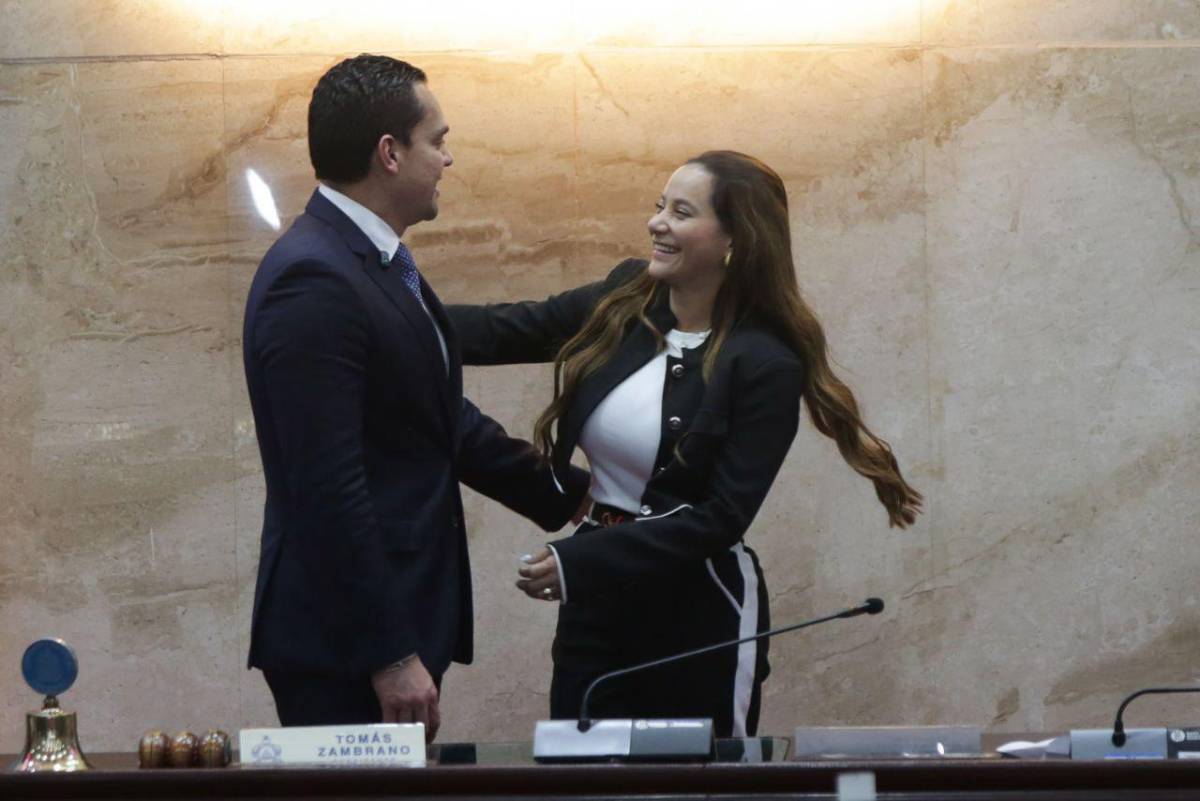 Tomás Zambrano celebra con euforia su elección como presidente electo del Congreso