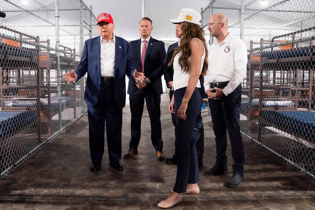 Caimanes, calor y comida podrida: Migrantes describen un infierno en 'Alligator Alcatraz'