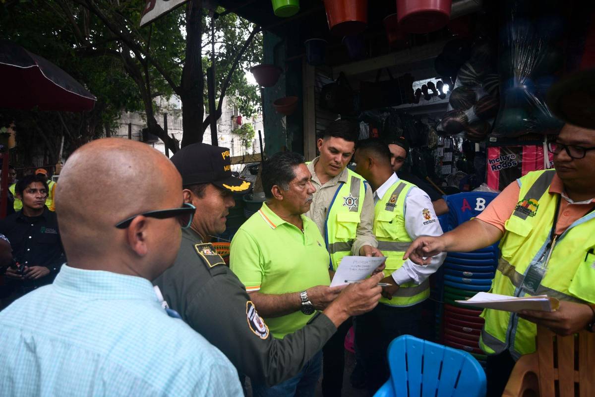 Plazo de 72 horas dan a vendedores para que despejen vías públicas