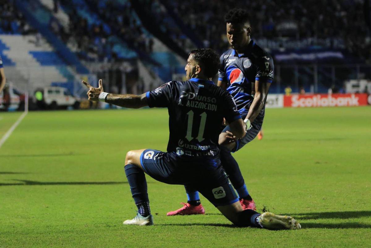 Auzmendi celebrando su nuevo tanto en la Copa Centroamericana de la Concacaf.