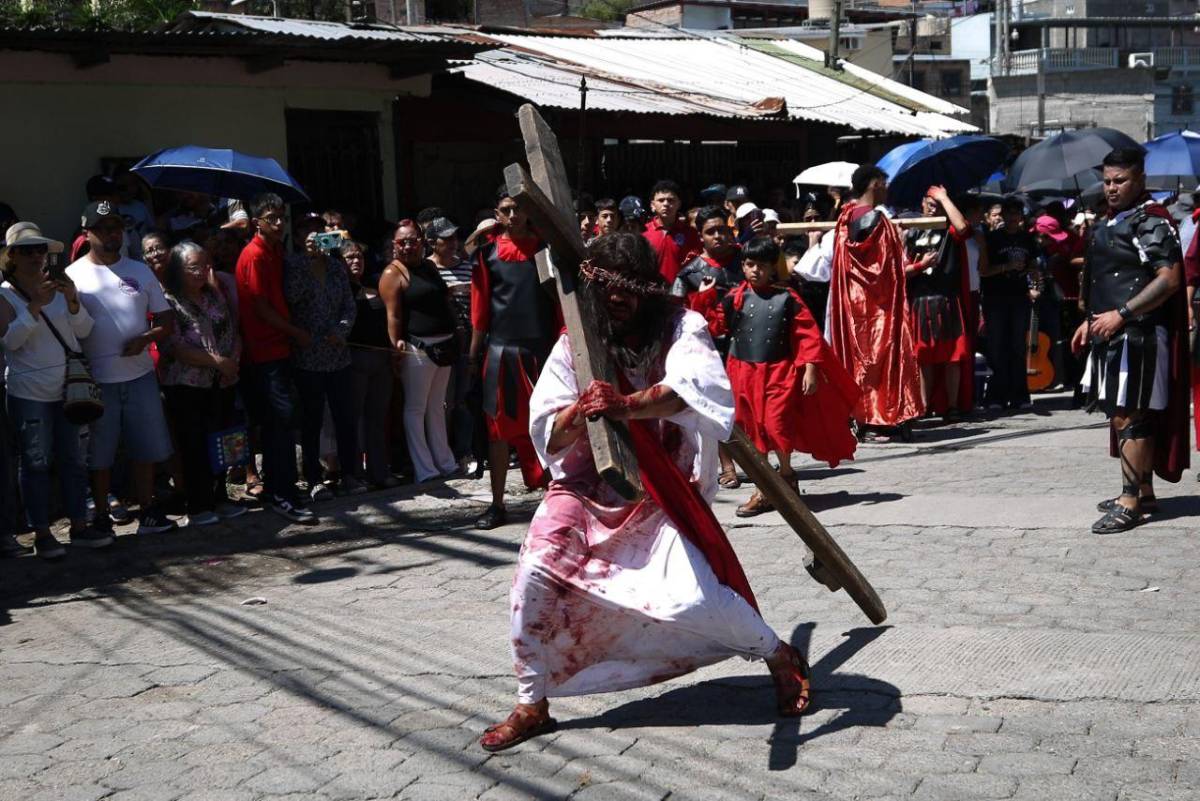 Viernes Santo en Comayagüela: drama y devoción marcan el Viacrucis