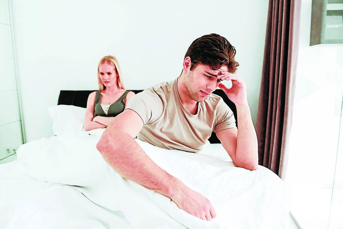 Hombre cree que ya no funciona en la cama sólo con su mujer