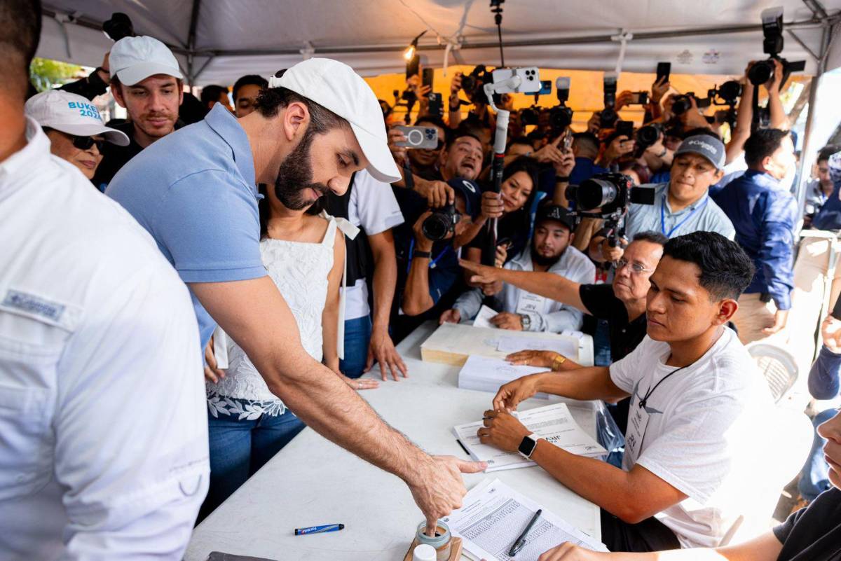 Concluyen comicios en El Salvador con Bukele como gran favorito