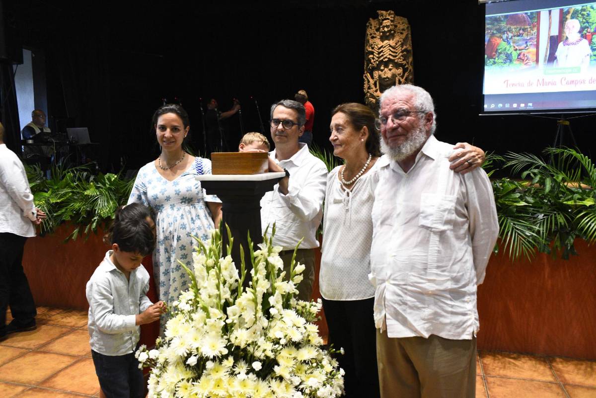 Rinden emotivo homenaje a Teresa Campos de Pastor