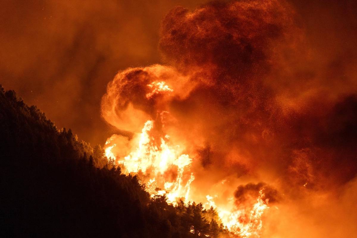 ¡Infierno apocalíptico en Europa! Un muerto, decenas de quemados y miles de evacuados