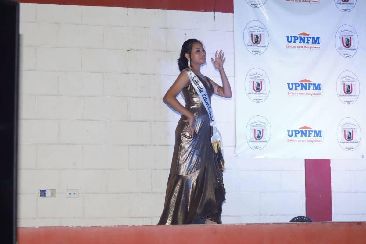 Trajes de gala en la elección de la Señorita Aniversario de la UPNFM-SPS