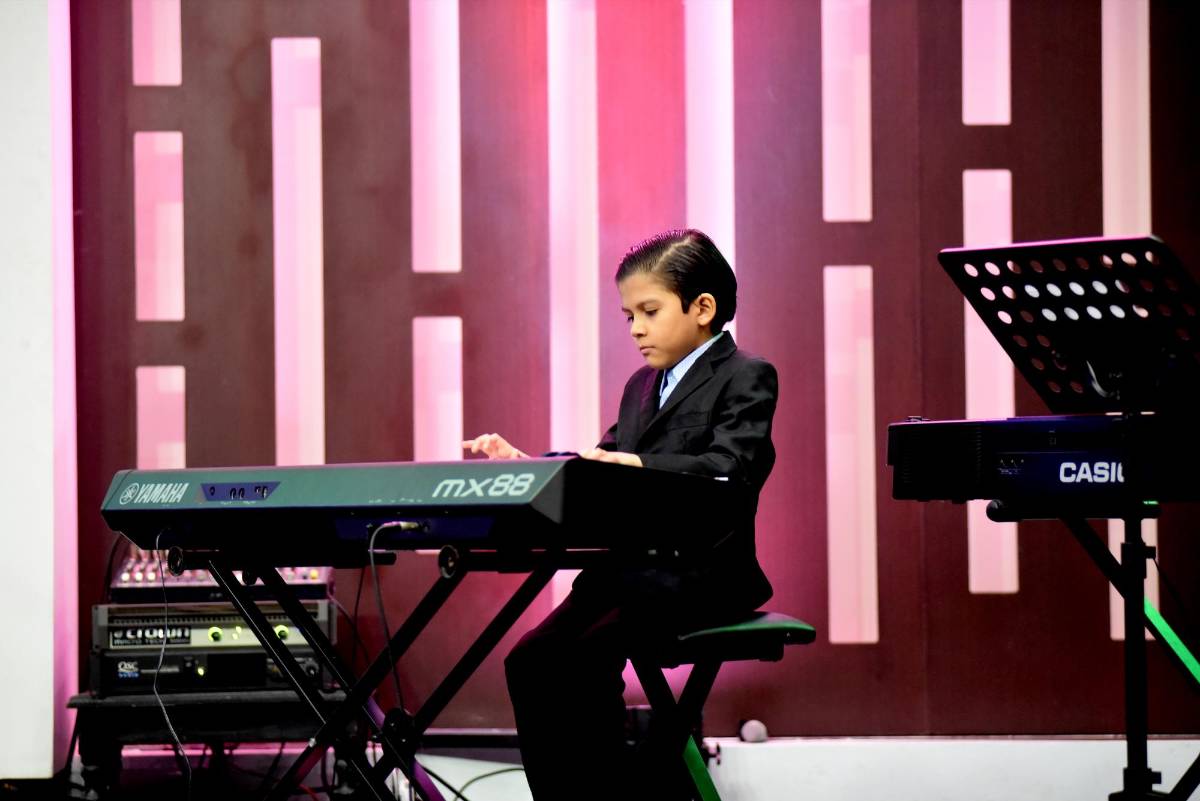 Academia de Artes Oviedo cierra el año con presentación navideña