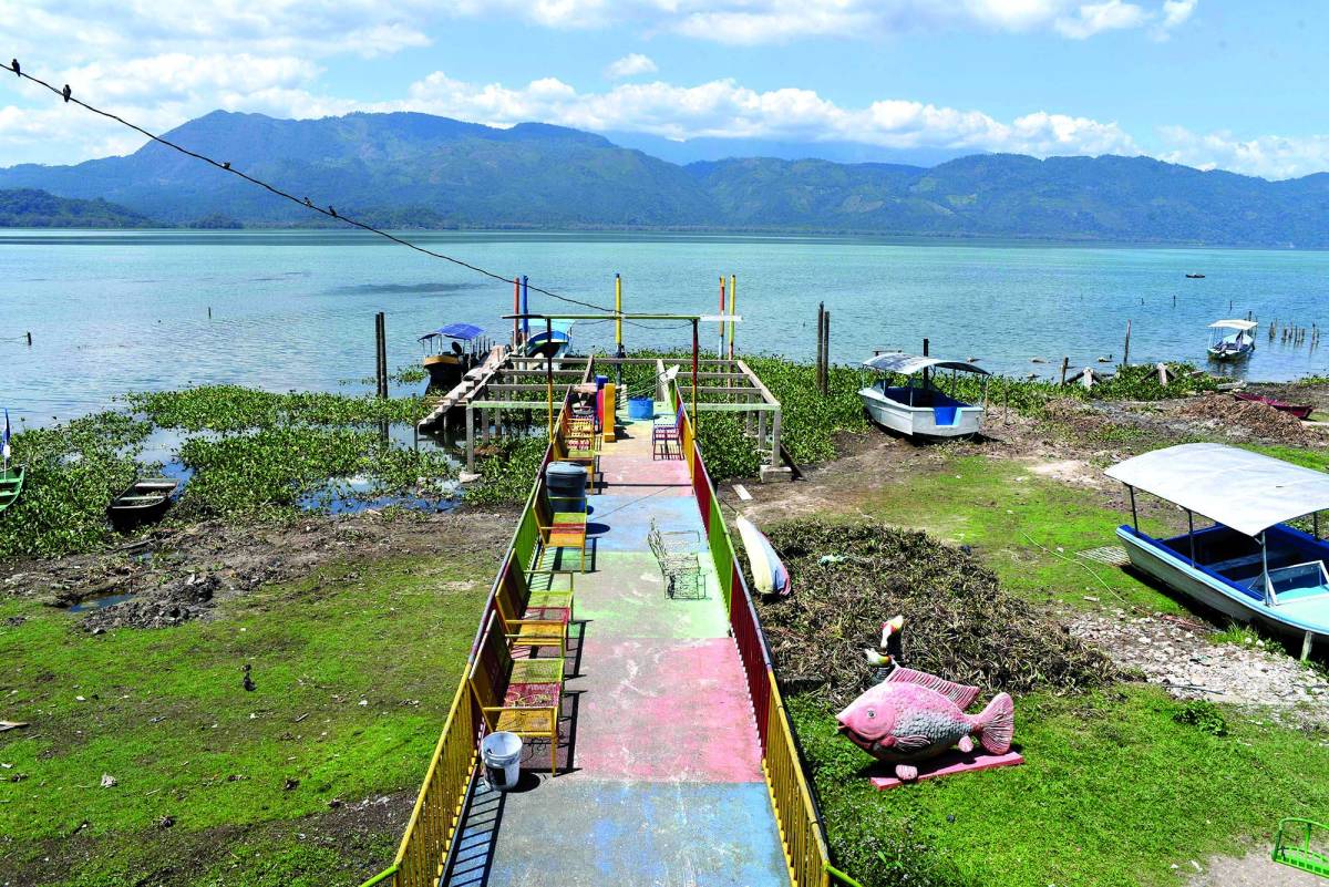 Desmantelados los primeros 10 muelles en el Lago de Yojoa