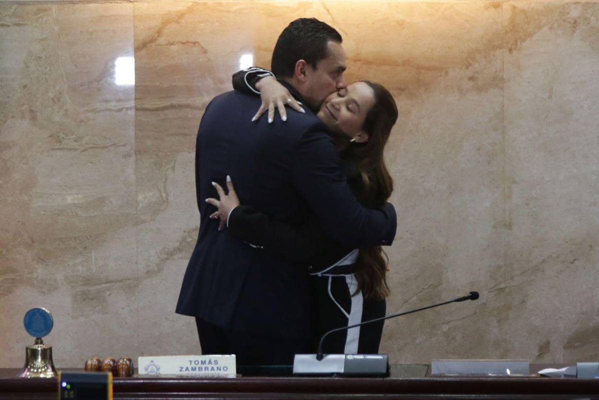 Tomás Zambrano celebra con euforia su elección como presidente electo del Congreso