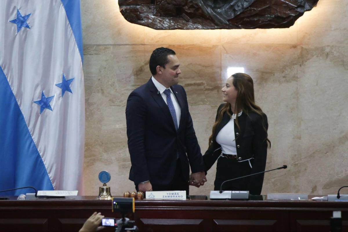 Tomás Zambrano celebra con euforia su elección como presidente electo del Congreso