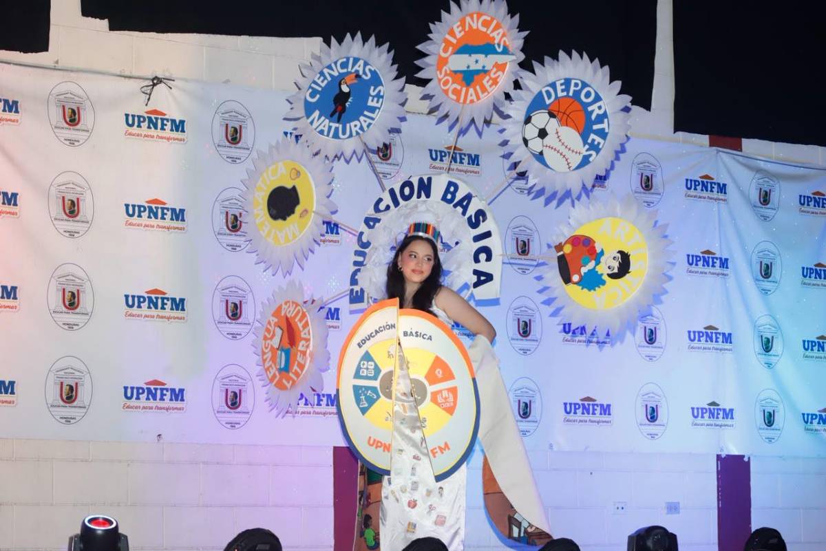 Trajes temáticos y ambiente en la elección de la Señorita Aniversario en la UPNFM-SPS