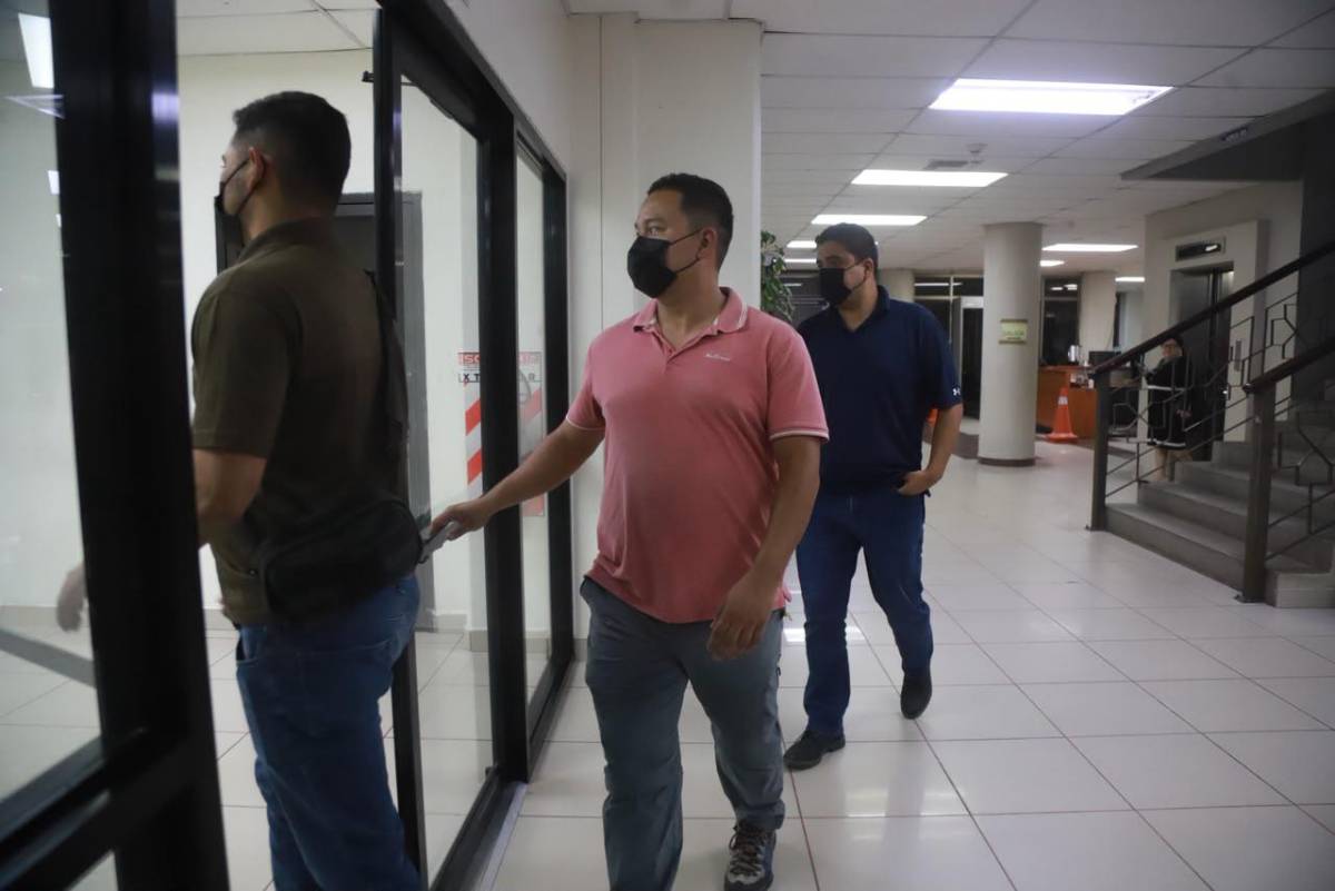 Policías de la Daet acusados por tráfico de drogas se entregan a la justicia en SPS