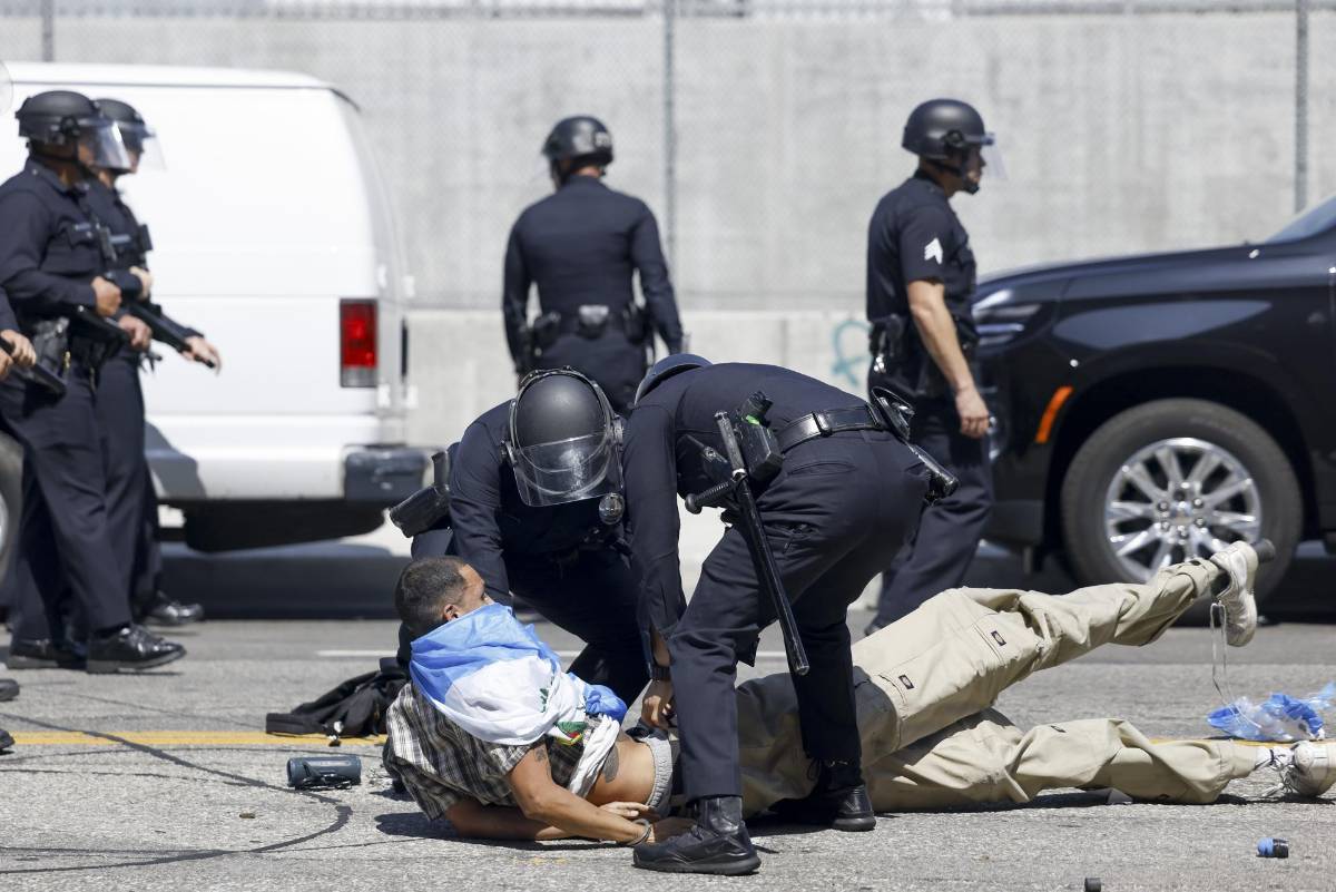 Estallido de violencia en Los Ángeles: Enfrentamientos entre manifestantes y tropas por redadas