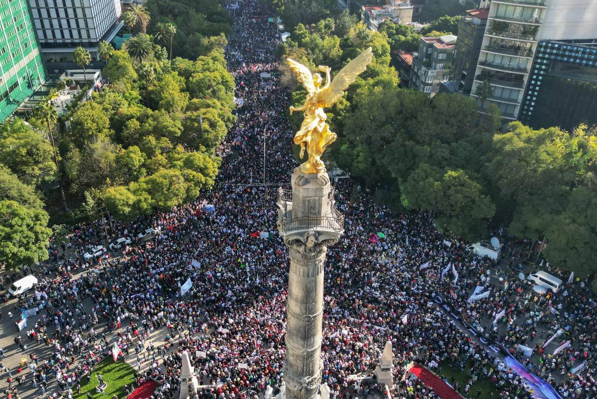 AMLO encabeza marcha en México para mostrar músculo de cara a presidenciales