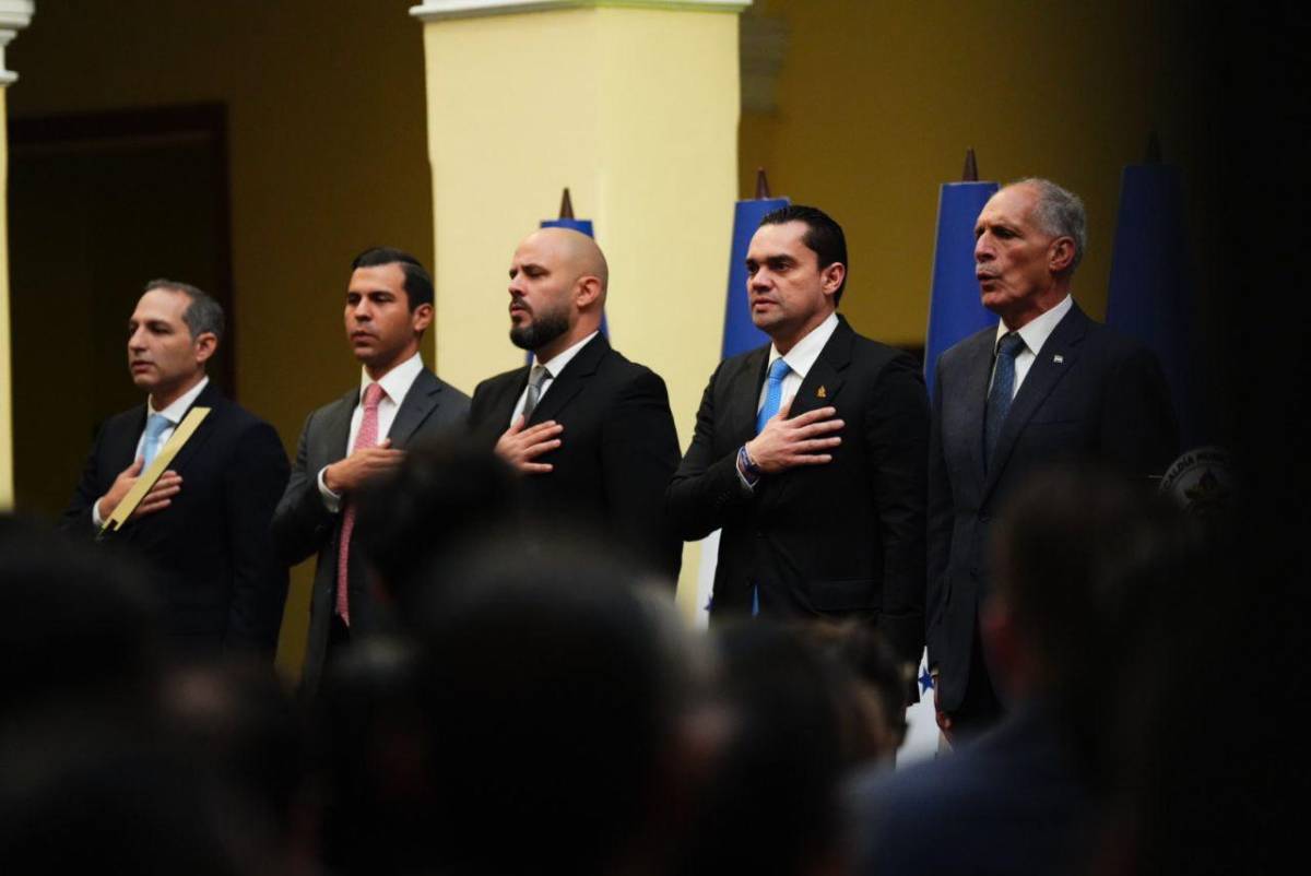 Un beso y dedicatoria: ¿quién es la esposa de Juan Diego Zelaya?