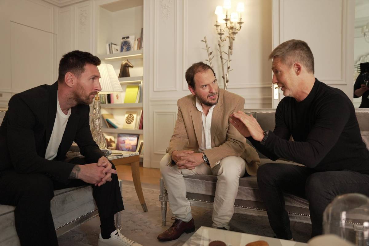Messi junto al actor colombiano Andrés Parra (centro) y el argentino Adrián Suar (derecho).