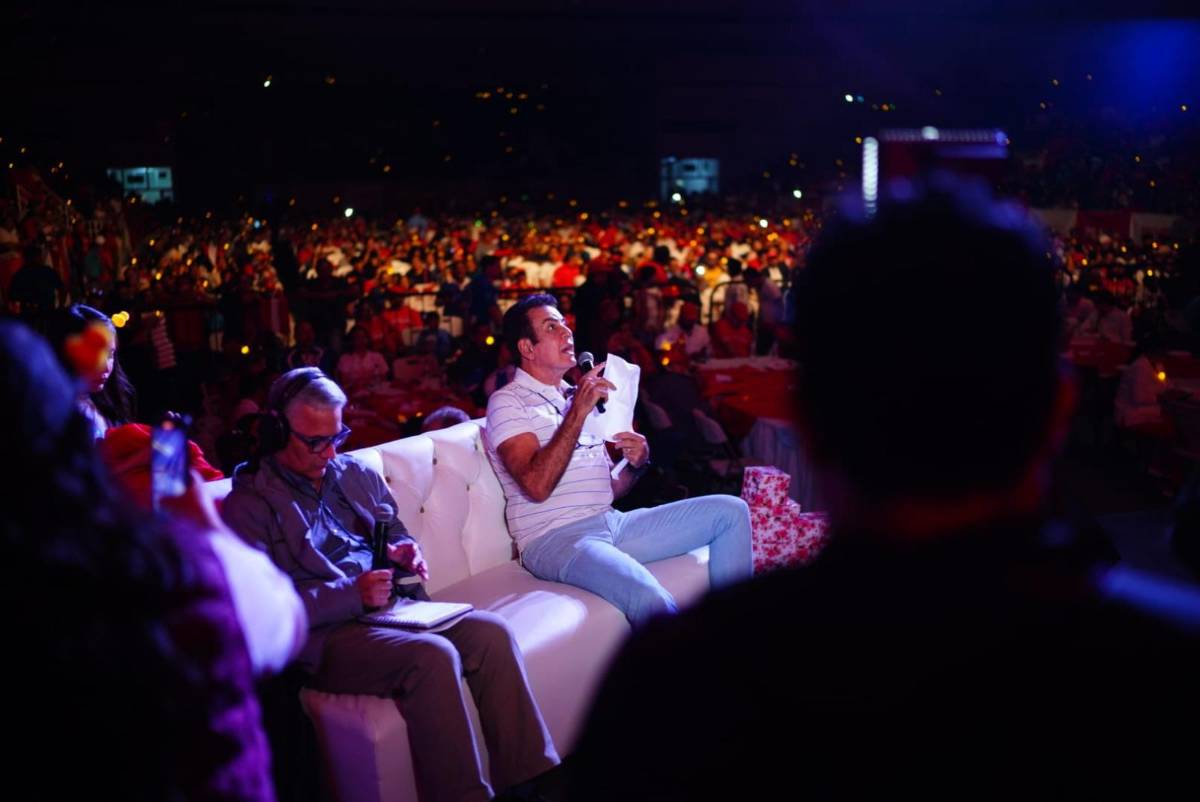 Ambientazo en el gimnasio Municipal para el juego Nicaragua-Honduras