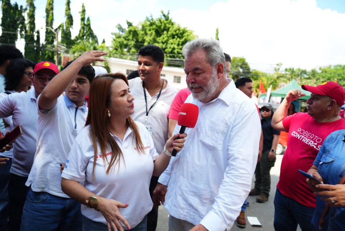 Sampedranos reciben con alegría a Roberto Contreras en los centros de votación