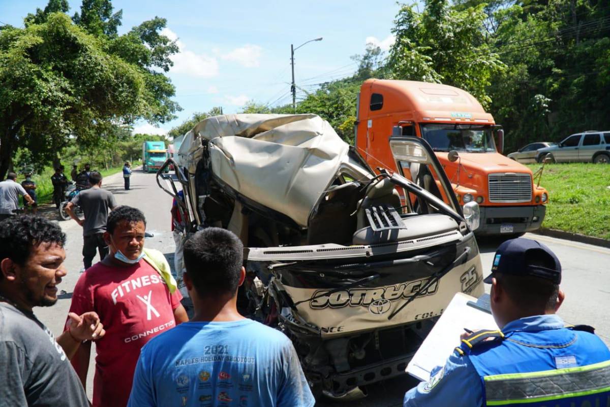 Choque de bus con rastra deja más de una docena de heridos en Choloma