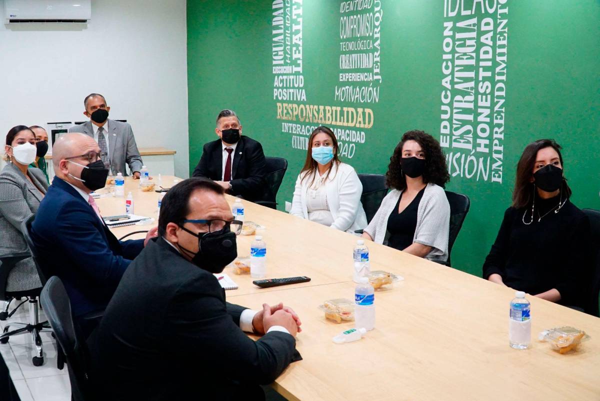 Gobierno de Estados Unidos y UTH reafirman alianza por la educación