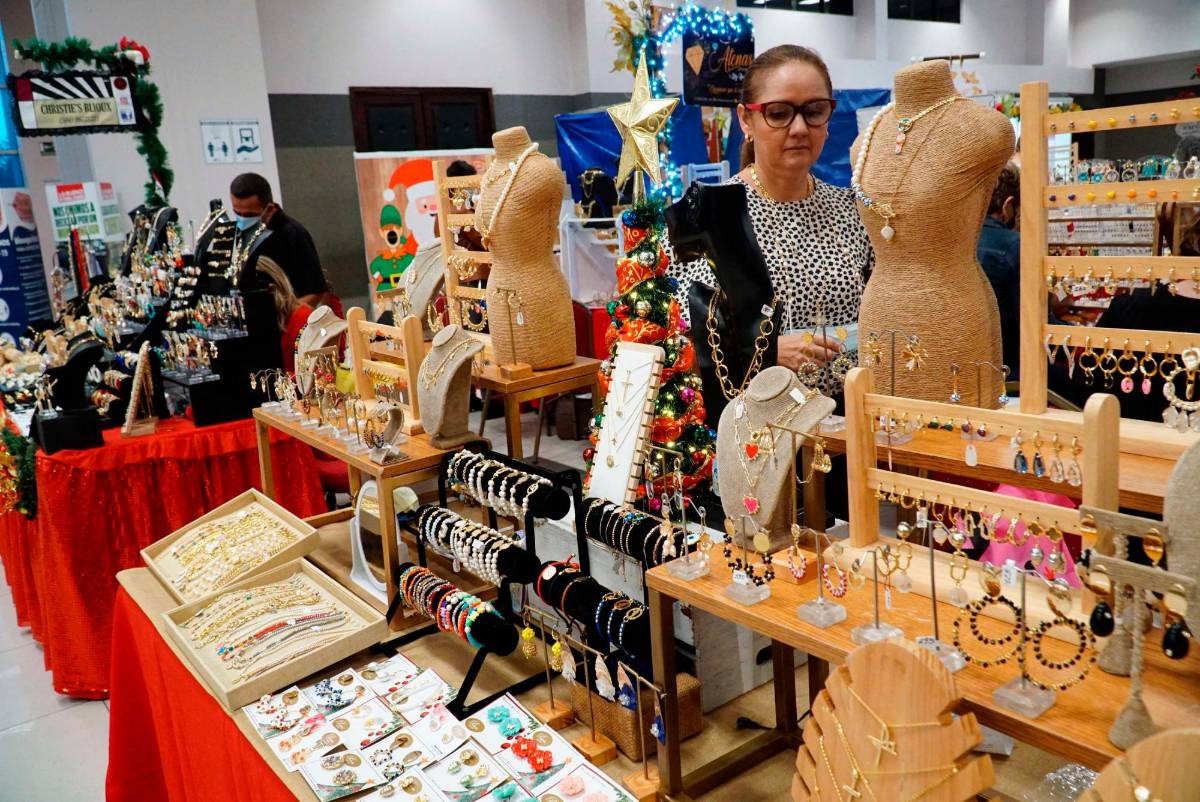 Productos variados ofrecen mipymes en el Bazar Navideño