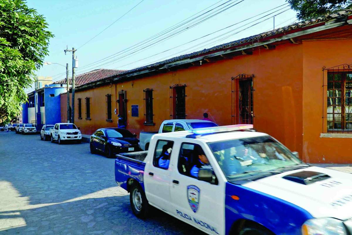 “Policías encienden las sirenas para no enfrentar a los delincuentes”