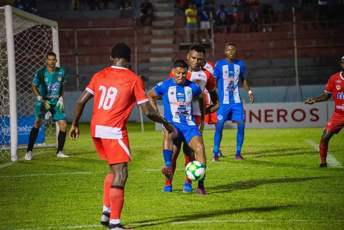 Vida resurge con gran remontada y hunde al Victoria