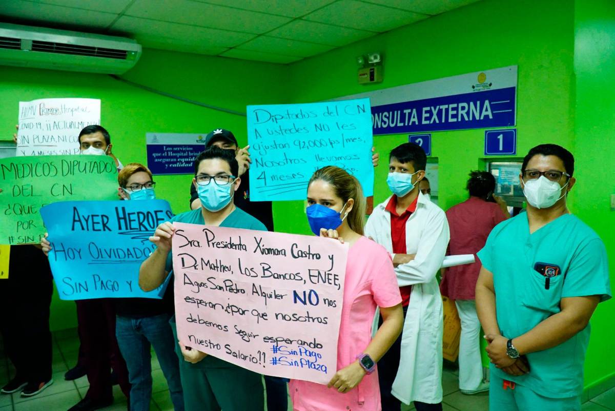 Médicos exigirán pago de cuatro meses y plazas hoy en Casa Presidencial
