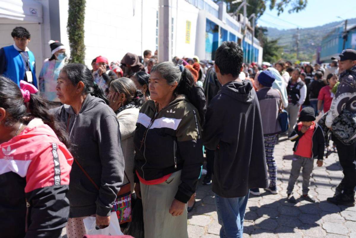 Fieles hondureños desbordan fe ante la virgen de Suyapa