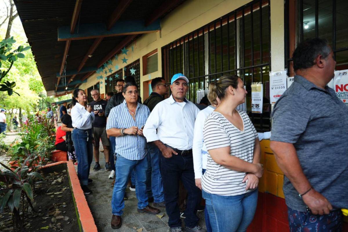 Elecciones Honduras 2025: largas filas, retrasos y afluencia de personas