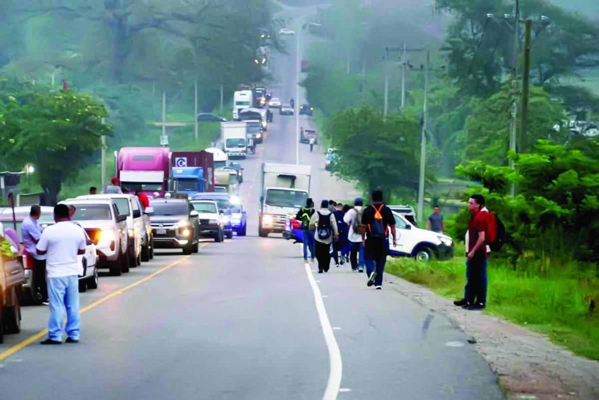 Usuarios se quejan por altas tarifas del transporte