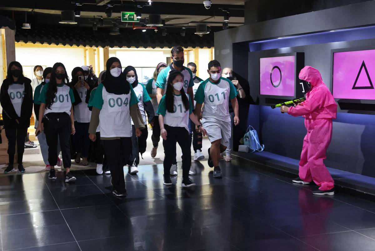 Los participantes en los juegos del Calamar que se celebraron este martes en Abu Dhabi.