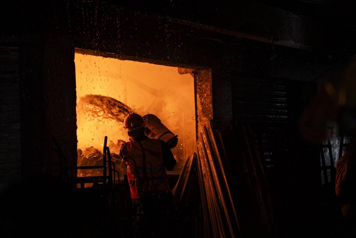 Ungió su negocio horas antes del incendio y fue el único que no se quemó